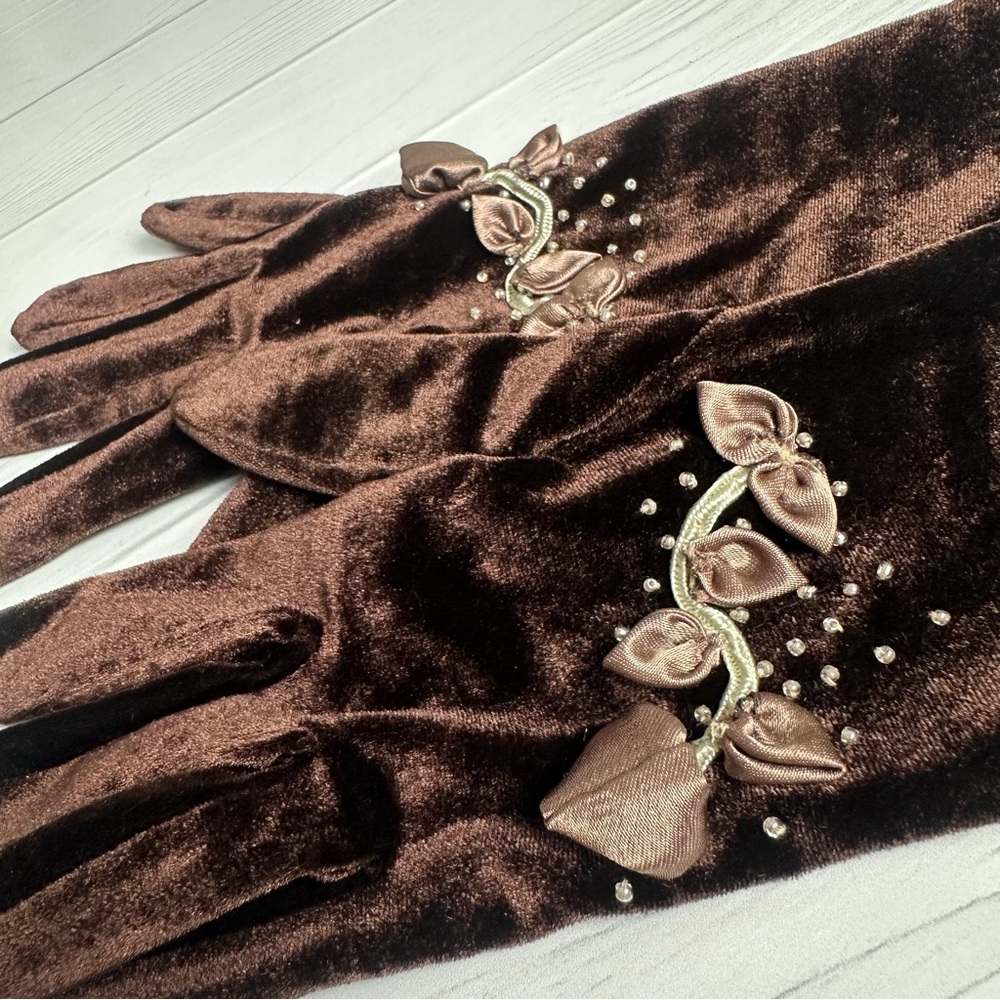 Vintage Style Brown Velvet Evening Gloves Floral Embroidered Beaded - Picture 3 of 7